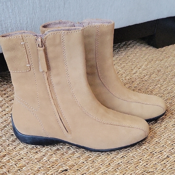 Lands' End Shoes - Lands' End Tan Suede Leather Ankle Booties With Double Zippers Size 7.